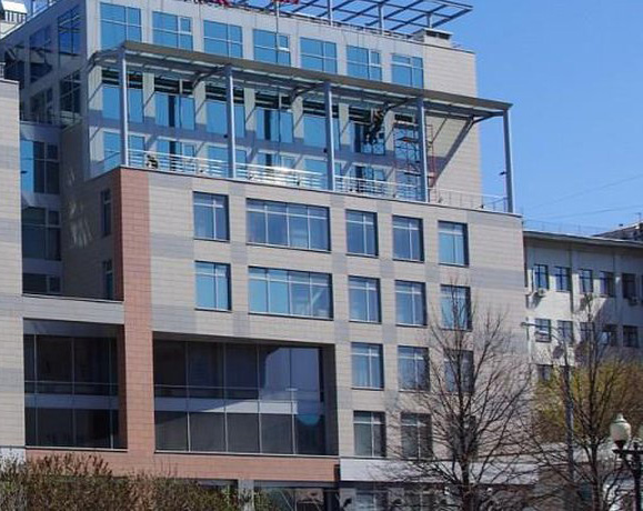 Участок кровли главного офиса МКБ в месте установки рекламной конструкции