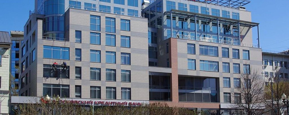 Участок кровли главного офиса МКБ в месте установки рекламной конструкции